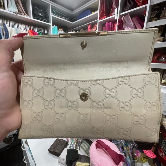 Gucci Beige Embossed Wallet - Picture 6 of 12